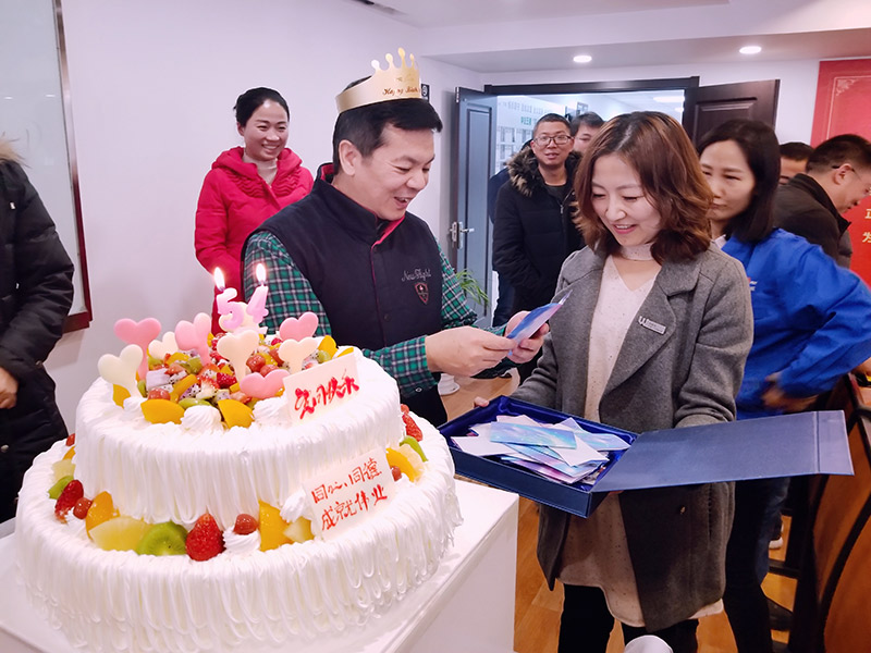 您有一份生日祝福需要查收!金年会机械员工为董事长,总经理送上祝福 您有一份生日祝福需要查收!金年会机械员工为董事长,总经理送上祝福