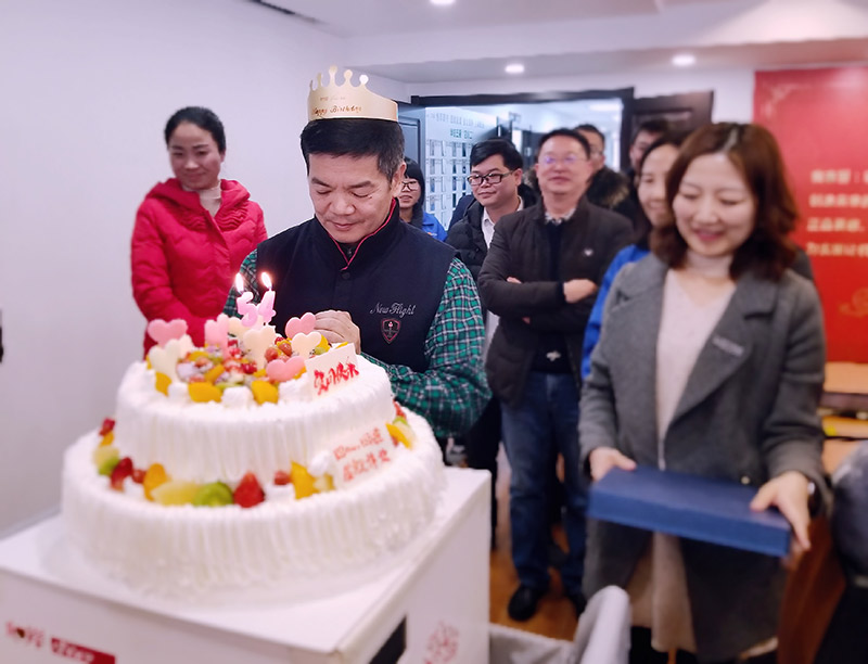 您有一份生日祝福需要查收!金年会机械员工为董事长,总经理送上祝福 您有一份生日祝福需要查收!金年会机械员工为董事长,总经理送上祝福