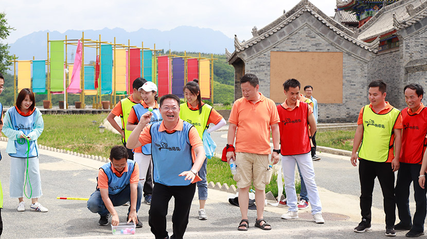 生日快乐,走一个!金年会机械给员工寿星来一场惊喜生日派对 生日快乐,走一个!金年会机械给员工寿星来一场惊喜生日派对