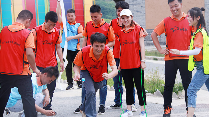 生日快乐,走一个!金年会机械给员工寿星来一场惊喜生日派对 生日快乐,走一个!金年会机械给员工寿星来一场惊喜生日派对